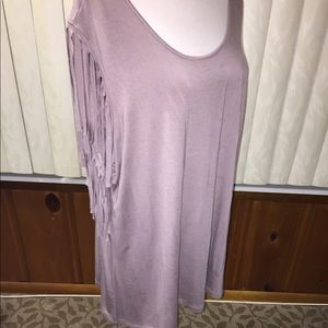 Light rose sleeveless fringe shirt